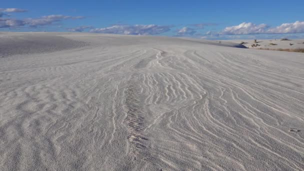 Onde Sulla Sabbia Bianca Del Gesso Nel Monumento Nazionale White — Video Stock