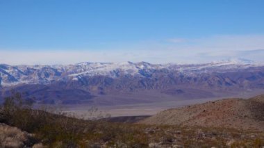 Sierra Nevada Dağları Ölüm Vadisi Ulusal Parkı 'nda Kar Altında