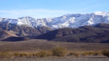 Sierra Nevada Dağları Ölüm Vadisi Ulusal Parkı 'nda Kar Altında