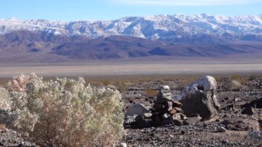 Sierra Nevada Dağları Ölüm Vadisi Ulusal Parkı 'nda Kar Altında
