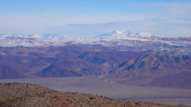 Sierra Nevada Dağları Ölüm Vadisi Ulusal Parkı Nda Kar Altında — Stok video