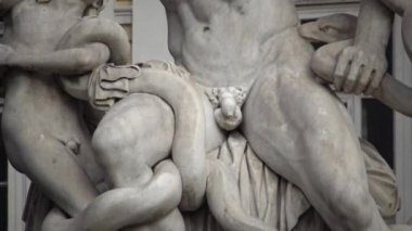 Ukrayna, ODESSA - 03 Ocak 2019: Anıt. Laokoon heykeli, Odessa Arkeoloji Müzesi 'nin önündeki Odessa' ya (Ukrayna) yerleştirilen Laokoon ve oğullarının ünlü heykelinin bir kopyası olan mermer bir heykeldir.