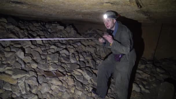 Odessa Oekraïne Februari 2018 Binnen Catacomben Van Odessa Stenen Kolom — Stockvideo