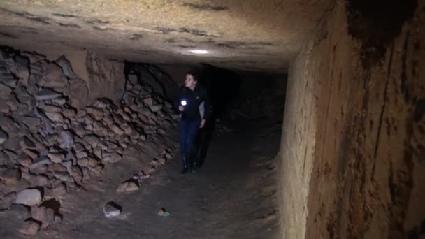 Odessa Oekraïne Februari 2018 Binnen Catacomben Van Odessa Stenen Kolom — Stockvideo