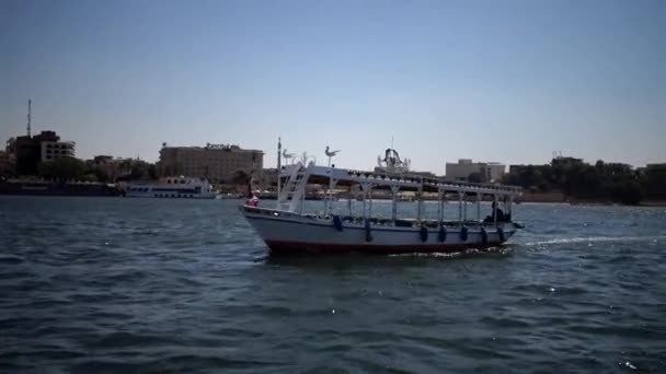 Luxor Egipto Abril 2019 Barco Turístico Río Nilo Luxor Egipto — Vídeos de Stock