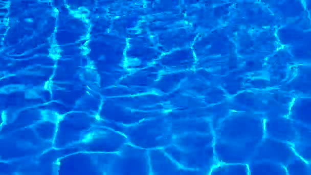 Agua Piscina Luz Del Sol Refleja Olas Reflexión Deslumbramiento Deslumbramiento — Vídeo de stock