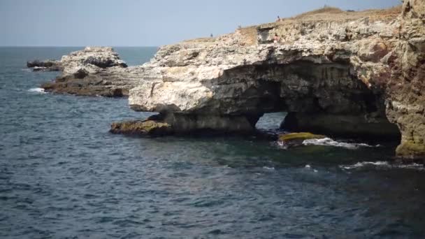 Mar Negro Costa Piedra Gruta Bulgaria Cerca Del Pueblo Tyulenovo — Vídeo de stock