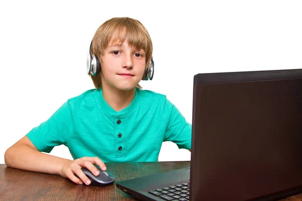 Menino usando um laptop contra um fundo branco — Fotografia de Stock