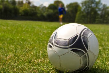 bacaklar topu tekmeleme futbolcu