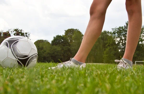 Piernas Del Futbolista Jugador Fútbol Estadio —  Fotos de Stock