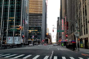 New York, ABD - Nisan 2020. COVID-19 karantinası sırasında New York 'un ıssız sokakları