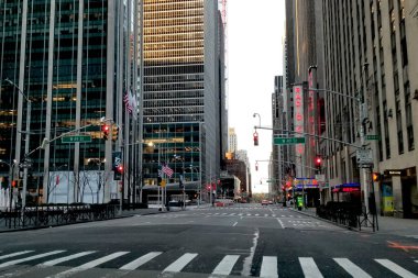 New York, ABD - Nisan 2020. COVID-19 karantinası sırasında New York 'un ıssız sokakları