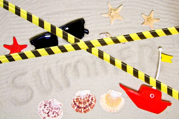 Бар Єрна Стрічка Карантин Ізоляція Заборона Їзд Чистий Морський Пісок — стокове фото