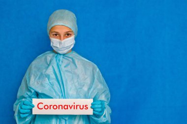 Genç doktor koronavirüs belirtileri gösteriyor..