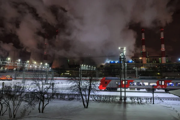 工業団地と鉄道の冬景色 — ストック写真