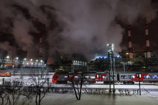 工業団地と鉄道の冬景色 — ストック写真