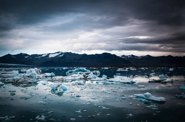 Айсберг лагуни (jokullsarlon ) — стокове фото