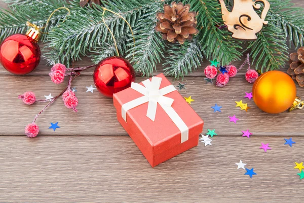 Presente de Natal e decoração em vermelho — Fotografia de Stock