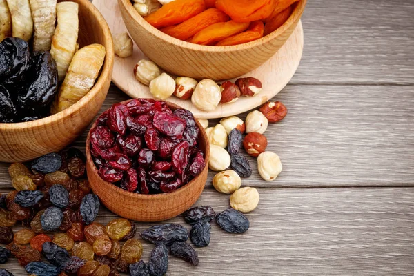 Dried fruits in wooden bowls, tasty health breakfast. — Stock Photo, Image