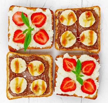 Çikolata ve meyve ile sandviç