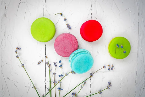 Macarrones con lavanda —  Fotos de Stock