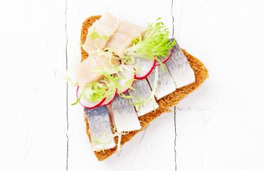 Balık ile Danimarka açık sandviç