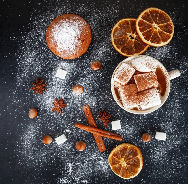 Kopp varm choklad med marshmallows — Stockfoto