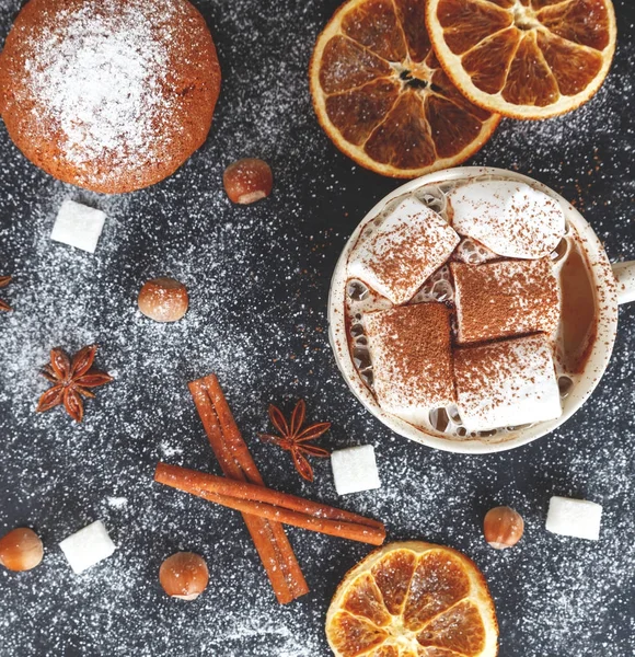 Kopp varm choklad med marshmallows — Stockfoto