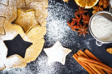 Ev yapımı kurabiye pişirme