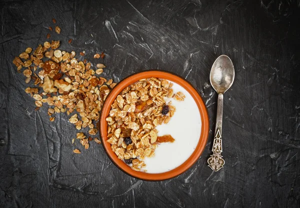 Yogurt with granola — Stock Photo, Image