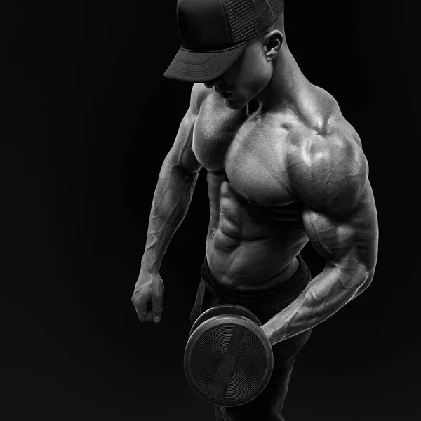 Athletic man bodybuilder lifting heavy dumbbells — Stock Photo, Image