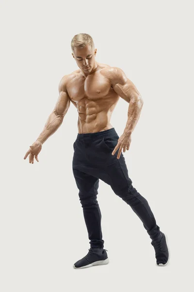 Full-length shot of young man with muscular body — Stock Photo, Image