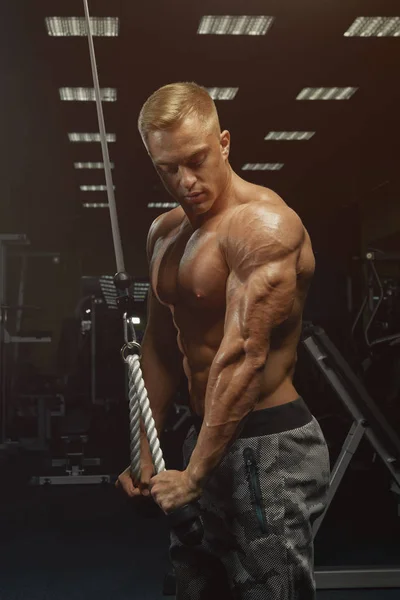 Confident Handsome Athletic Bodybuilder Workout Triceps Pushdown — Stock Photo, Image