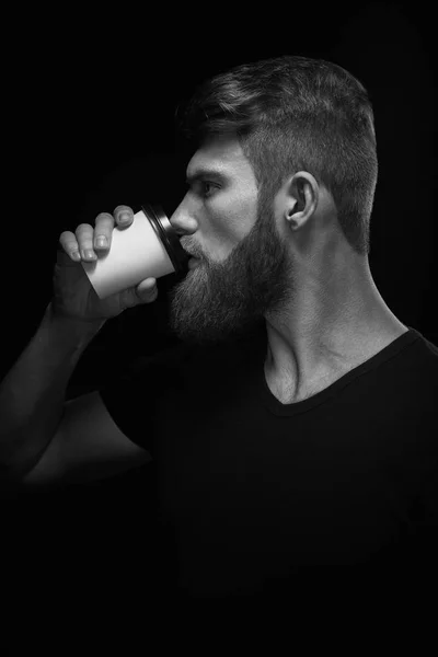 Morgens Kaffee to go trinken — Stockfoto