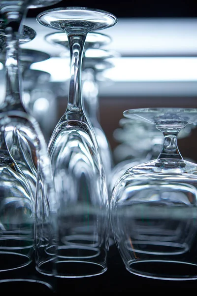 Rows of many different empty glasses on the showcase — Stock Photo, Image