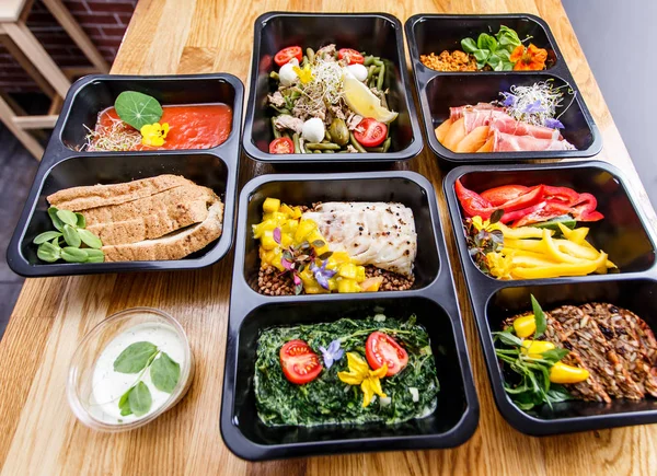 Gezond eten en dieet concept, restaurant schotel levering. — Stockfoto