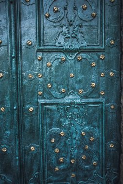 Metal mavi grunge eski paslı yüzey dokusunu kaşıdı. Mavi metal antika arka plan