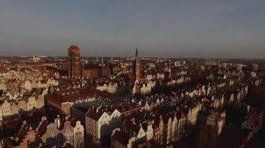 Old Town Gdansk, katedral Kulesi, Polonya Hava görünümünü. Eski şehirde Cityscape hava görünümüyle saint Marys kiliseyle günbatımı Gdansk, Polonya