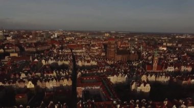 Old Town Gdansk, katedral Kulesi, Polonya Hava görünümünü. Eski şehirde Cityscape hava görünümüyle saint Marys kiliseyle günbatımı Gdansk, Polonya