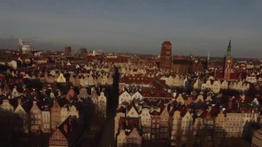 Old Town Gdansk, katedral Kulesi, Polonya Hava görünümünü. Eski şehirde Cityscape hava görünümüyle saint Marys kiliseyle günbatımı Gdansk, Polonya