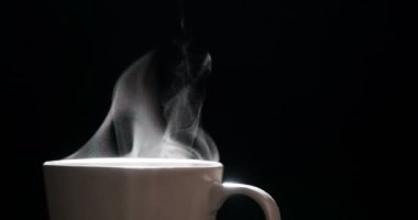 Bej bir kupa sıcak çay