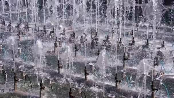 Sistema de agua de la ciudad fuente — Vídeo de stock