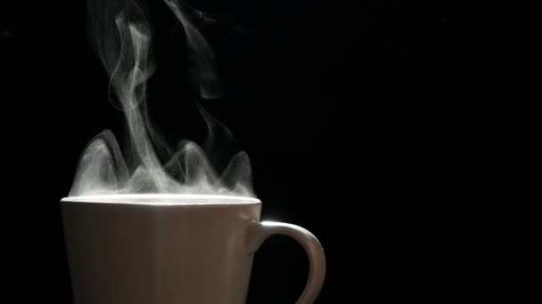 Vapeur d'une tasse avec une boisson chaude — Video