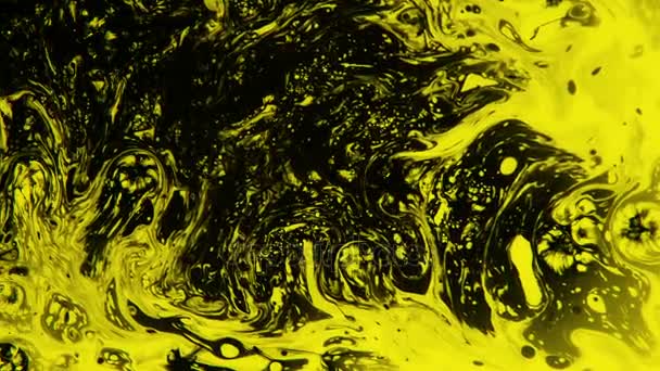 Spray Nero Giallo Una Goccia Inchiostro Nero Cade Carta Gialla — Video Stock