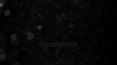 Ağırlıksız beyaz parçacıklar. Küçük beyaz parçacıklar siyah bir zemin üzerine hava akışı. Ağır çekim 240 fps hızında