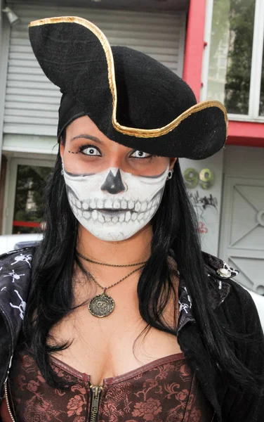 Chica en traje de cráneo tradicional en Zombie Walk Sao Paulo — Foto de Stock