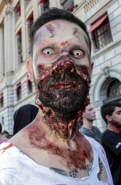 Adam korkunç kostüm zombi yürümek Sao Paulo içinde
