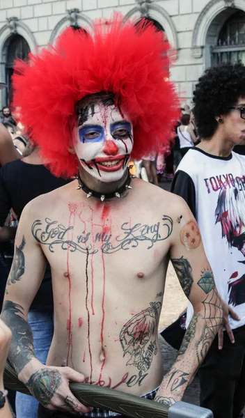 Cara de traje de palhaço assustador em Zombie Walk São Paulo — Fotografia de Stock