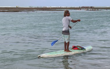 Kürek Uygulayıcı kuzeydoğu Brezilya'da ayağa