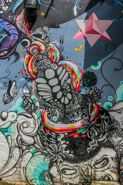 Tunnistamattoman taiteilijan graffiti Batman Alleyn seinällä — kuvapankkivalokuva